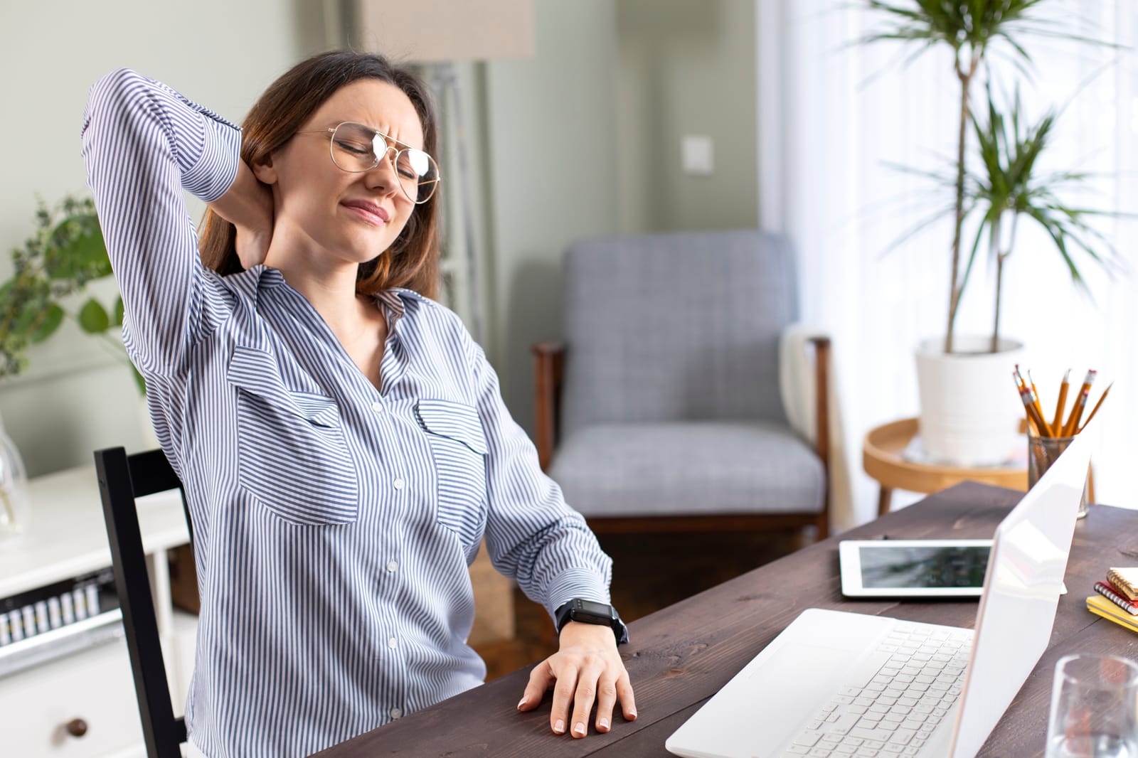 Woman Neck Pain Office Desk